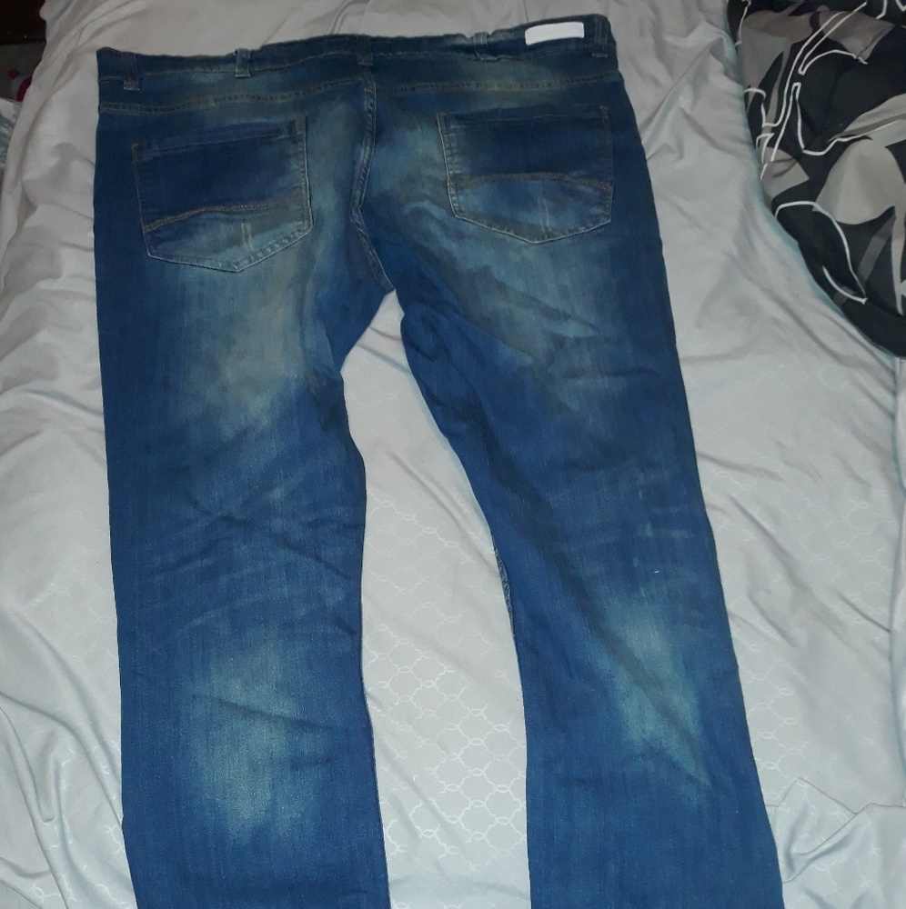 Distressed Jeans - Picture 2 of 3